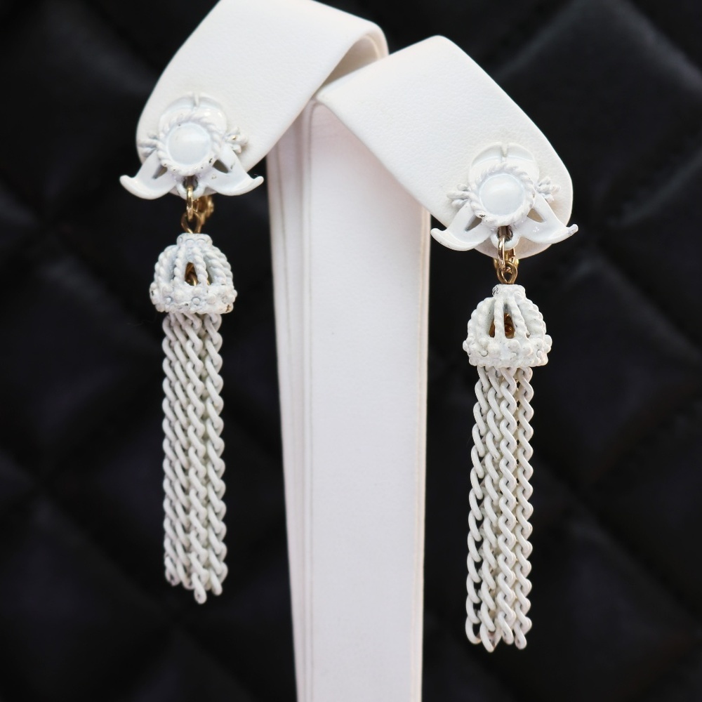 Vintage Monet "White Lace" Necklace & Earrings - Picture 2 of 11